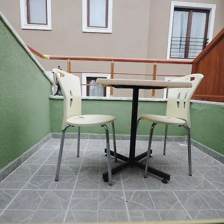 King Aparts Suites Aparthotel